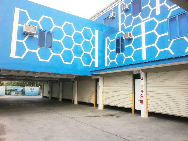 Hotel Dream World Las Piñas Zewnętrze zdjęcie